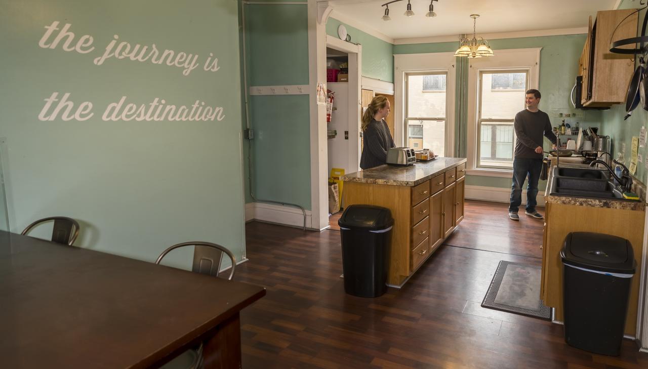 Hi - Madison Hostel Экстерьер фото