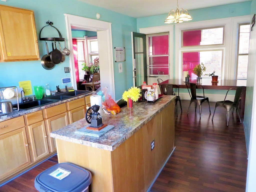 Hi - Madison Hostel Экстерьер фото