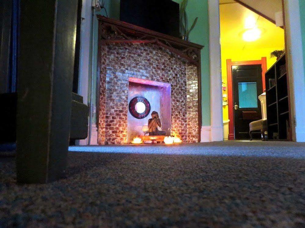 Hi - Madison Hostel Экстерьер фото
